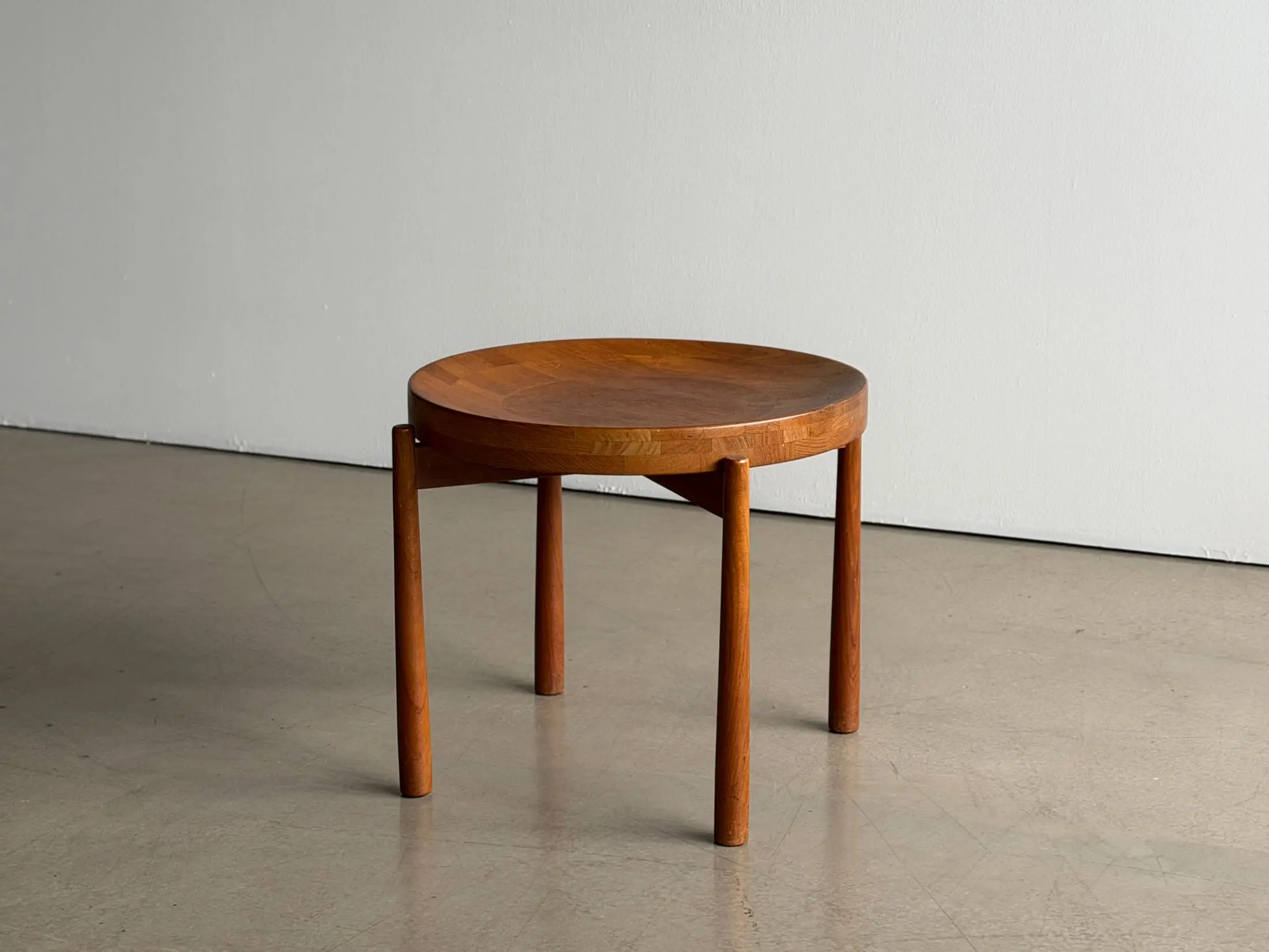 Tray table