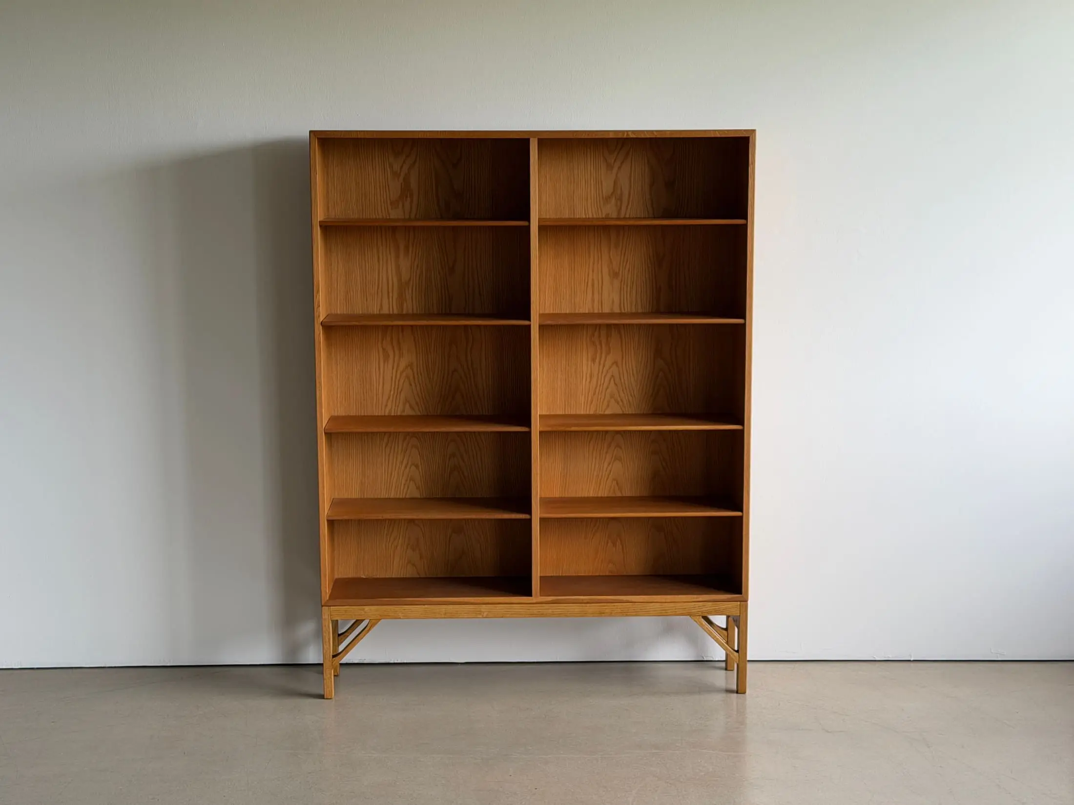 Oak bookcase 'China'